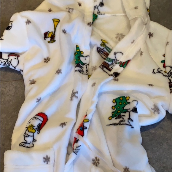 Peanuts Intimates & Sleepwear Peanuts Snoopy Charlie Brown